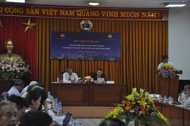 Nhà cho người thu nhập thấp