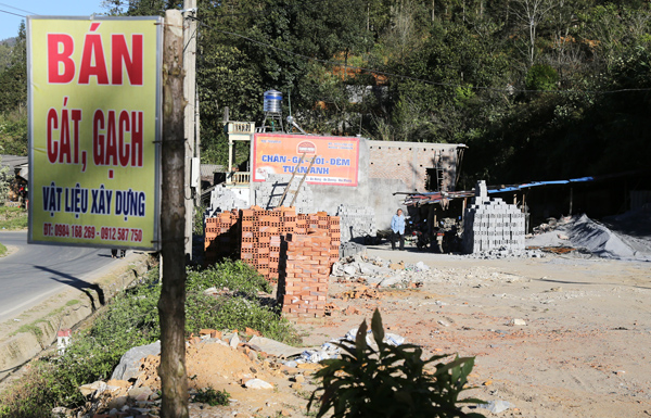 Cơ sở buôn bán, sản xuất vật liệu xây dựng những ngày này đắt hàng hơn bao giờ hết cơn sốt xây khách sạn tại Sapa