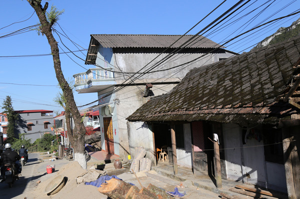 Có thể trong một ngày không xa, ngôi nhà mái ngói cổ này sẽ được thay thế bằng một khách sạn cao tầng lộng lẫy Khách sạn tại Sapa