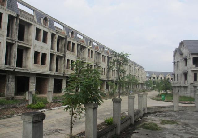 nhà phố liền kề hoang