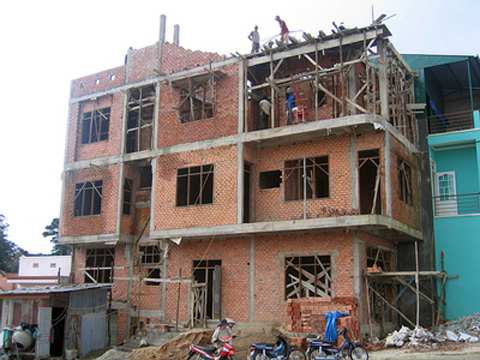 Cho hàng xóm mượn tường xây nhà nhưng đang thi công có đòi lại được không