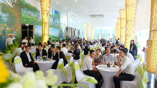 mua-can-ho-khu-ruby-celadon-city-duoc-tang-qua